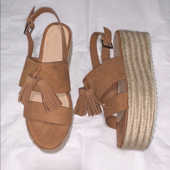 Pull&Bear tassle front heel sandal in tan size 8 - Picture 5 of 10
